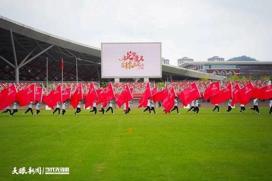 第8分钟，斯特林禁区前送出直塞，杰克逊没能完成打门！